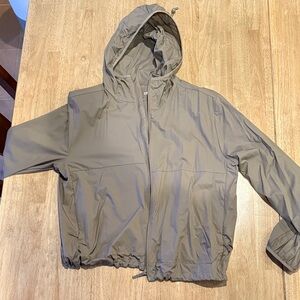 Aritzia TNA Action Lightweight Packable Jacket